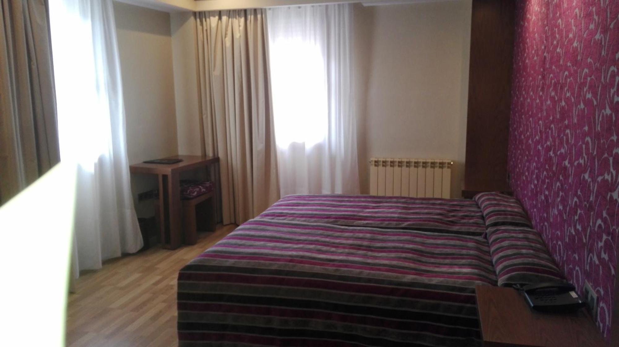 Hotel Los Braseros บูร์โกส ภายนอก รูปภาพ